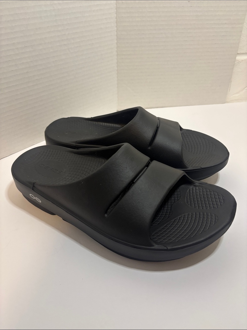 OOFOS OOahh Slide Women 8 Mens 6 EU 39 Black Recovery Comfort Sandal